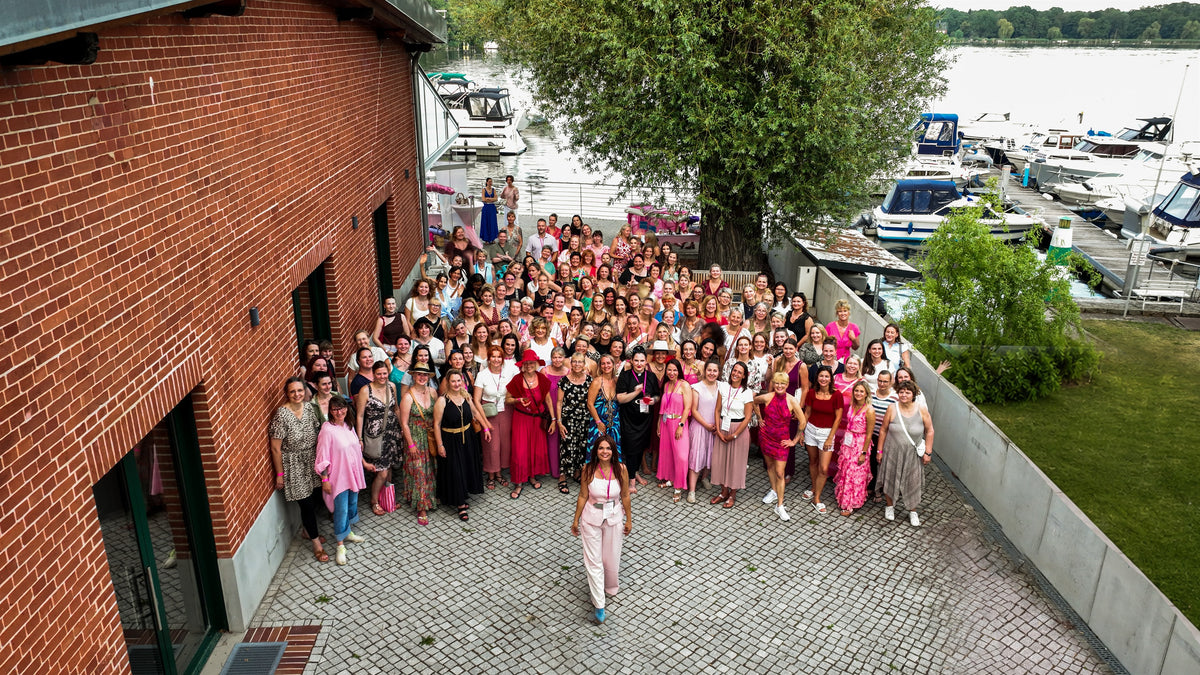 She Glows Event am Wasser in Werder