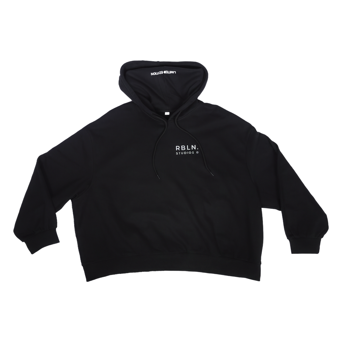Schwarzer Oversized-Hoodie, flach liegend Vorderseite